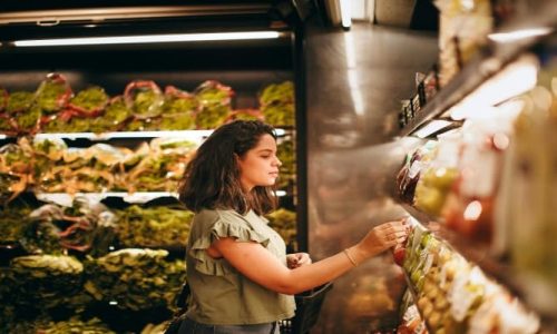 Você já reparou que os preços dos produtos que você compra no supermercado aumentam com o tempo?