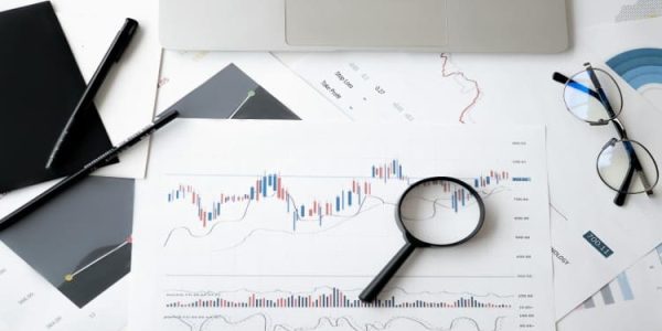gráfico de ações junto com anotações