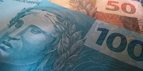 Você já se pegou no final do mês se perguntando onde foi parar todo o seu dinheiro? Essa sensação de descontrole financeiro é familiar para muitas pessoas. A boa notícia é que é possível mudar essa realidade com um bom planejamento.